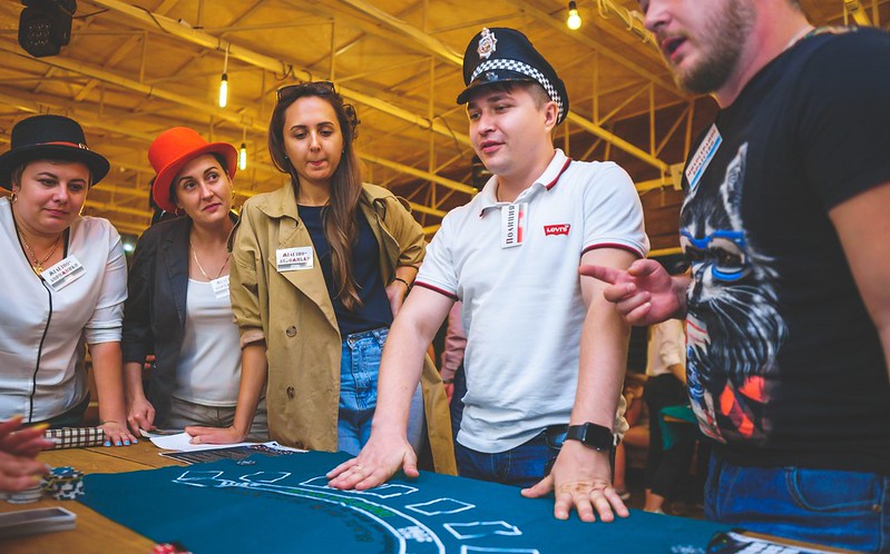 Корпоративные сувениры и подарки на День нефтяника в generalCities.Сургуте