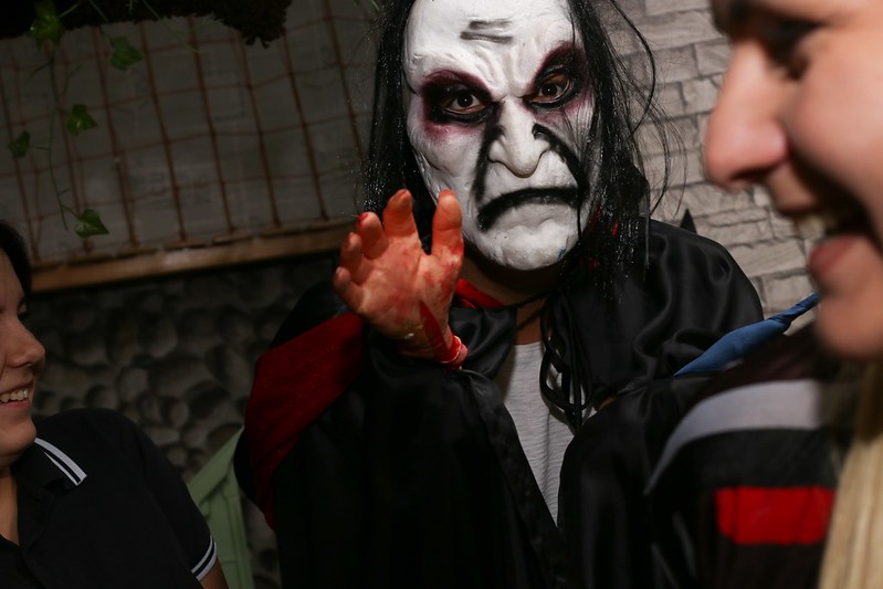 Тыквенные фонари и декорации для квеста на Хэллоуин в generalCities.Сургуте